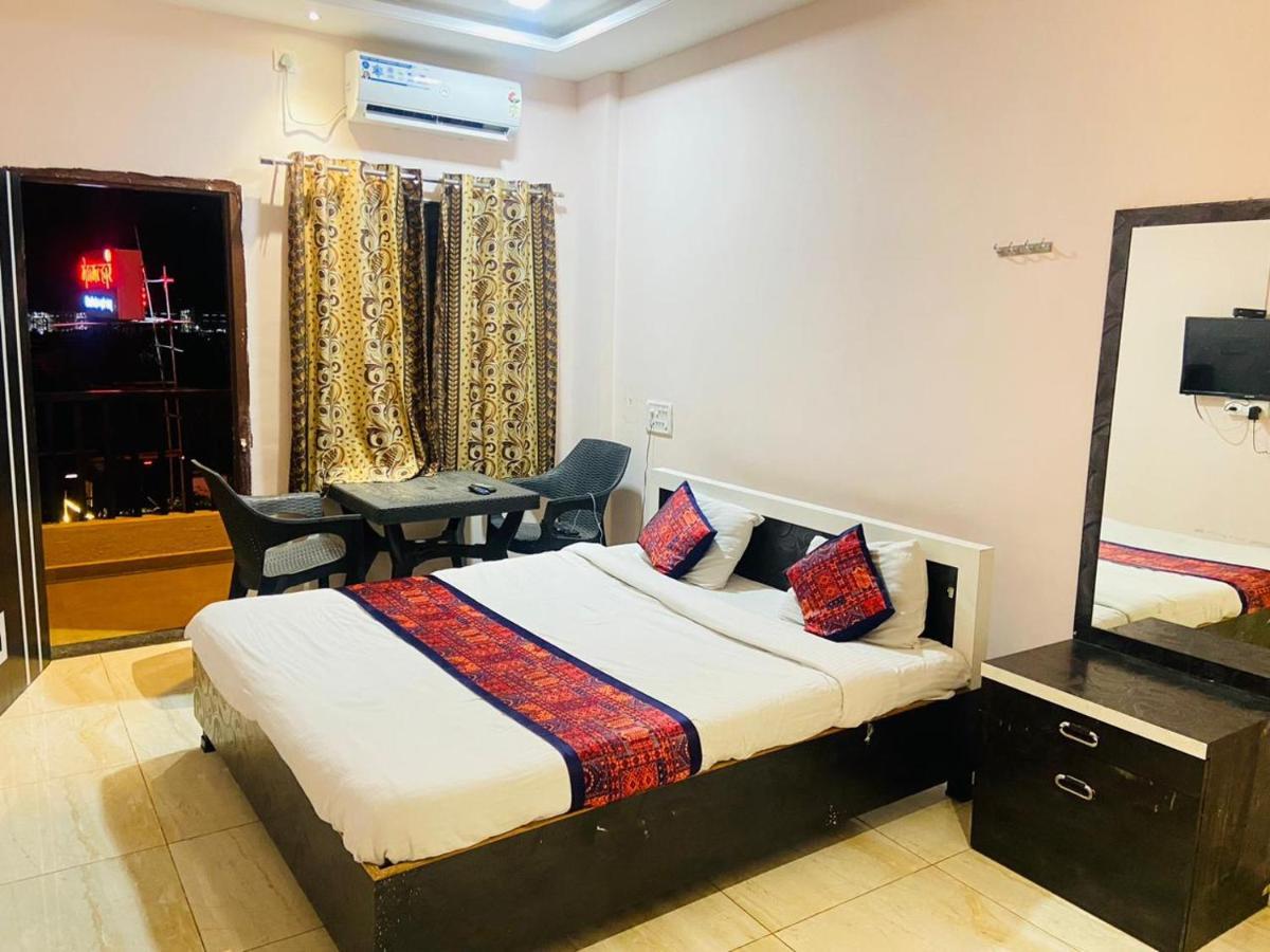 Hotel Meghmalhar Lodging Jejuri Экстерьер фото